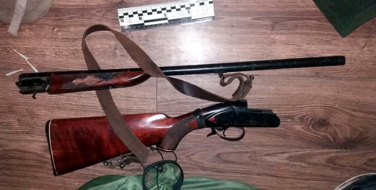 Наркотики та зброю вилучили поліцейські у жителя Здолбунова (ФОТО)